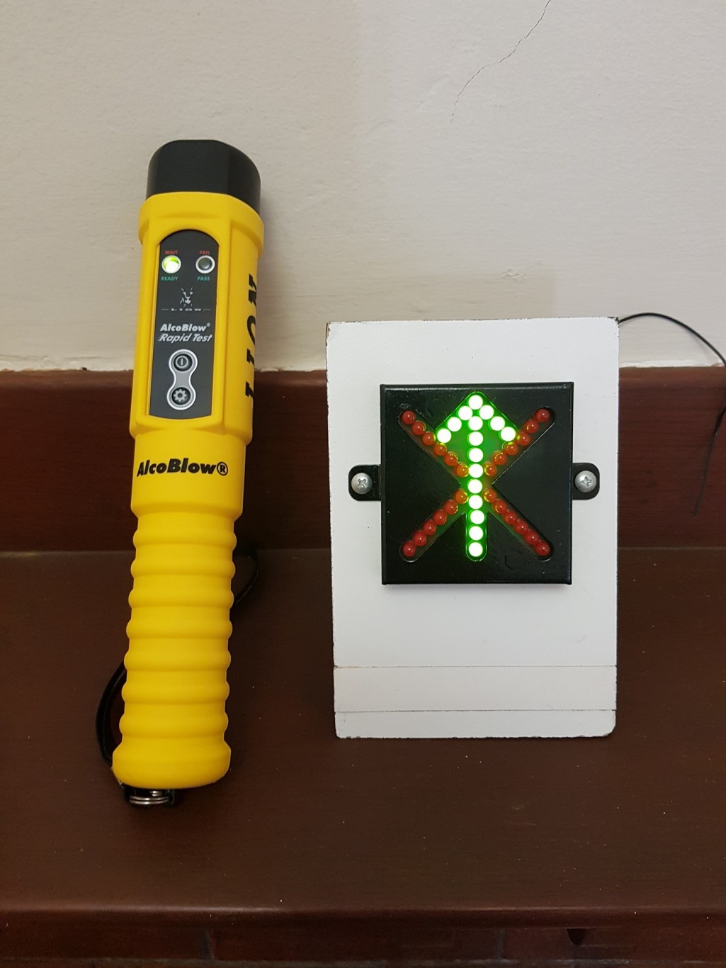 ALCO-Safe handheld breathalyser test goes wireless.